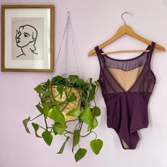 V cut low back leotard - Picture 2 of 2